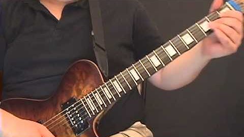 Vinnie Moore Style Lick with Pedal Note - Electric Guitar Lesson