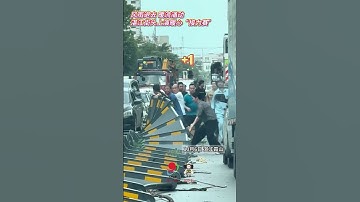 Passersby Join Hands in Zhanjiang City, Guangdong  after Typhoon Matmo #typhoon #aftereffects