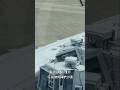 中国東方航空、空港で着陸後に左翼を搭乗橋に激突