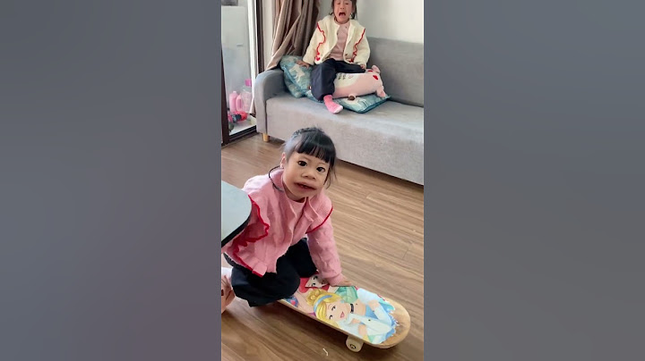 妹妹乱放拖鞋，姐姐把拖鞋放到了沙发上，然后就出现视频里这一幕……😂 #shorts