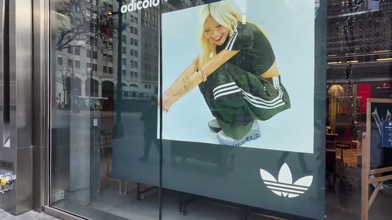 ❄️ Cold Walks & Cozy Shops in New York City | Exploring the Big Apple Streets 🍎