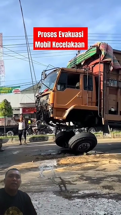 truk tronton habis kecelakaan rodanya sampai copot #shortvideo #shorts #mobilmobilan #trending