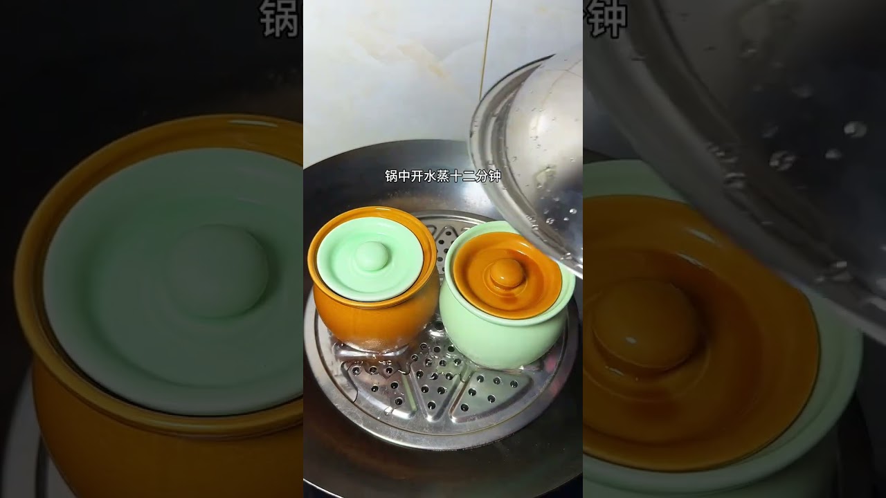 The egg custard steamed in a clay pot is tender and silky as simple and convenient as a pudding.