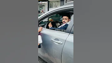 الفنان صلاح الاخفش مع بائع الفاين 