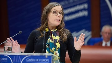 Icelandic is in danger of dying out because of AI and English-language media, says former PM