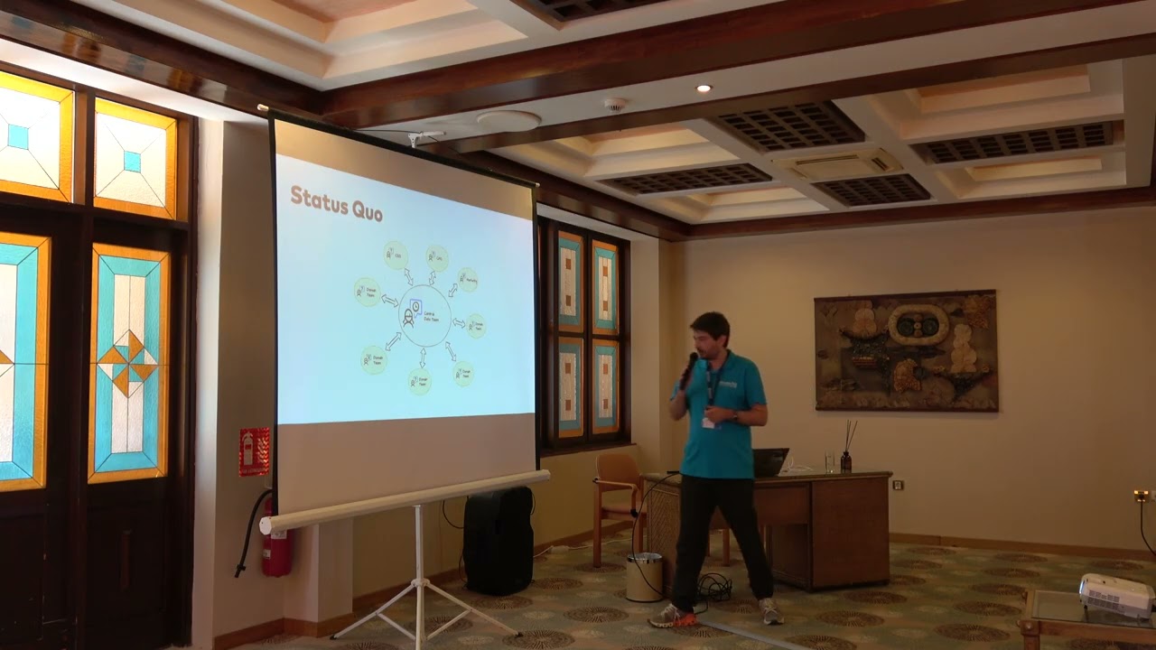 "Data Products with Data Contracts: Open Standards & Implementations" Simon Harrer, @ SummerSOC 2025