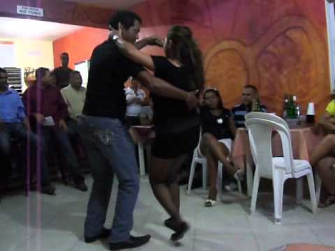 Bailando bachata Dominicana  sexi pero con  estilo 2011