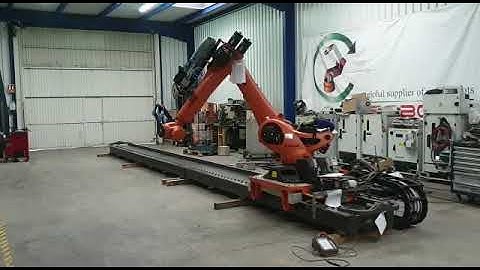 Kuka Quantec KR210 on a linear track at Eurobots