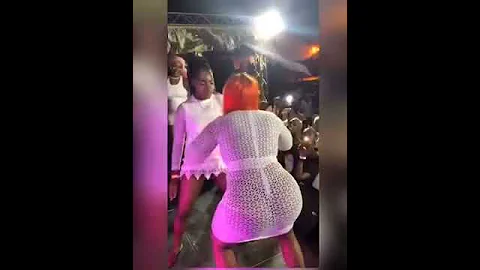 Yanique Curvy diva gives other girl dance