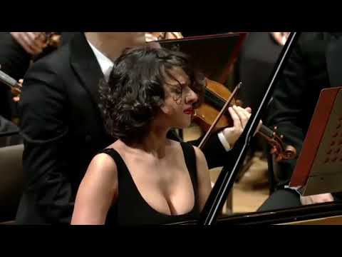 Khatia Buniatishvili Live in Tokyo Schumann Piano Concerto