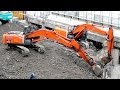 解体工事現場　はたらくくるま 日立 ショベルカー　パワーショベル