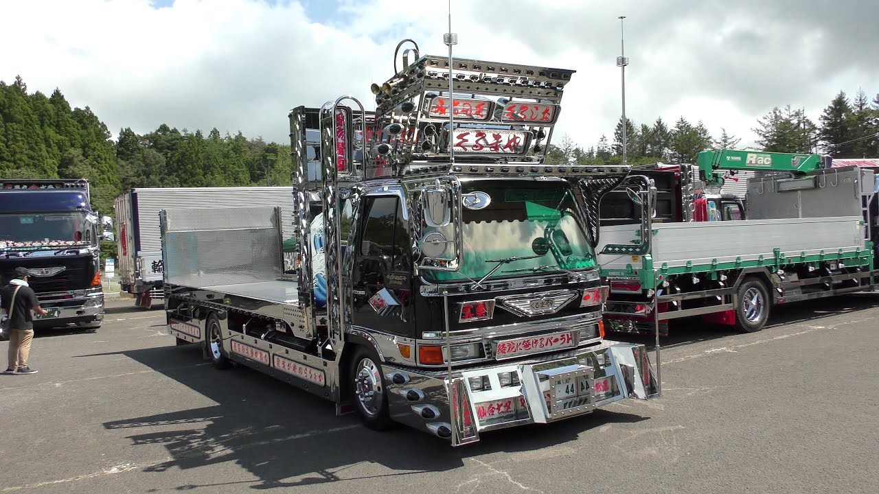 デコトラ 積載車 くるまや - YouTube