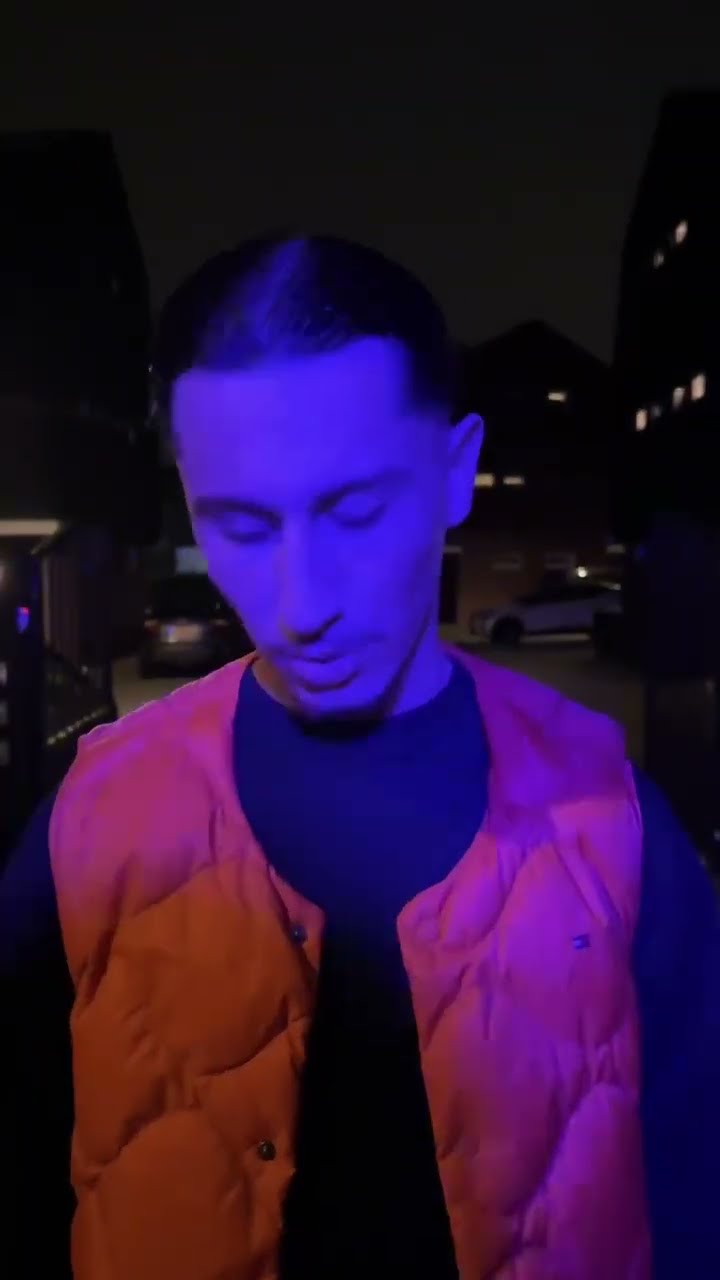 Amo - „Blue Lights“ Mittwoch 18 Uhr‼️? #385i