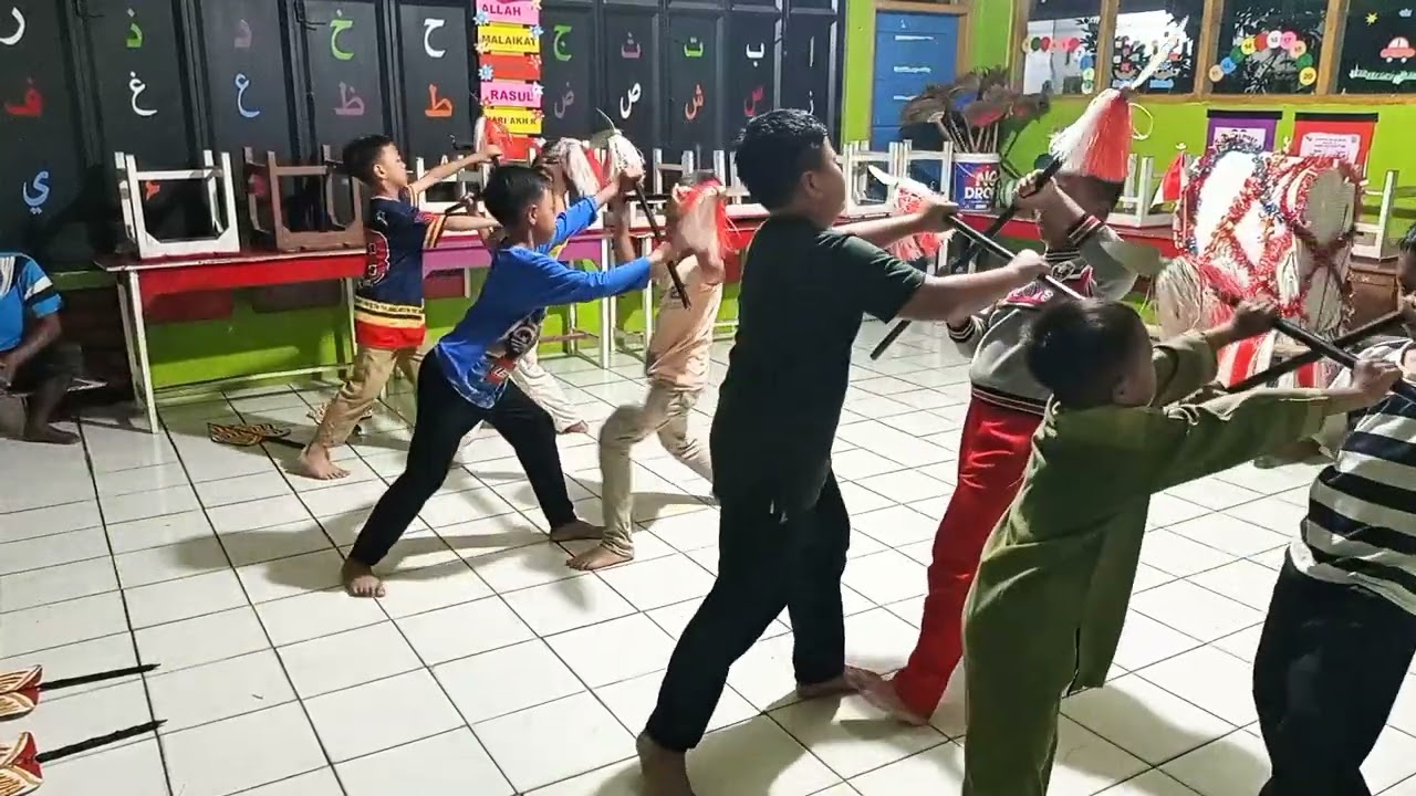 Latihan Tari Gladen MI Muhammadiyah Tepus  #latihan #tarigladen #pestasiaga #mimuhammadiyahtepus