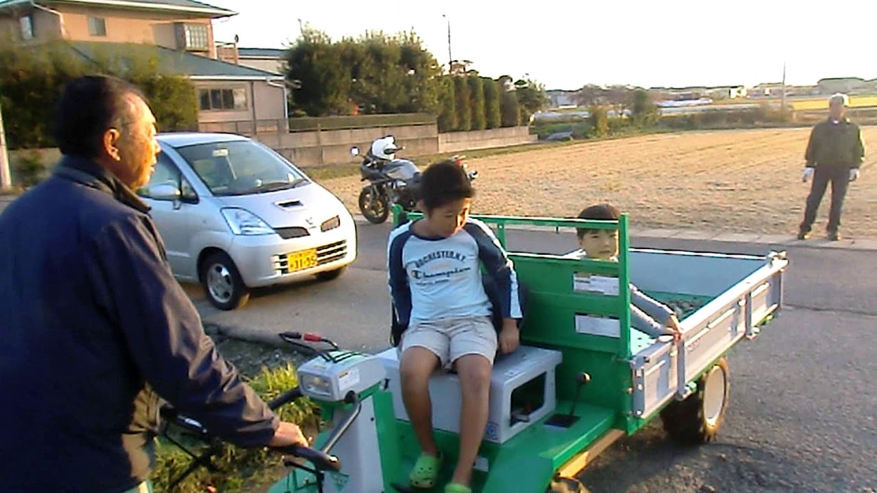 メーカー：アテックス 型式：SL55 運搬機 始動してみた - YouTube