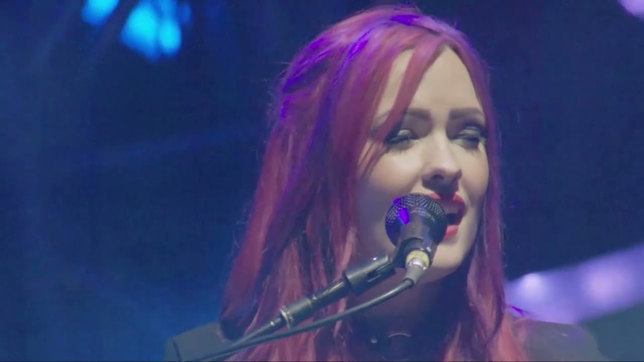 M83 OBLIVION LIVE KAELA SINCLAIR