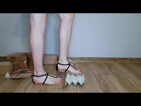 Crush cartonboxes with my black Jenny Fairy sandals #SOFIAARMAZZI