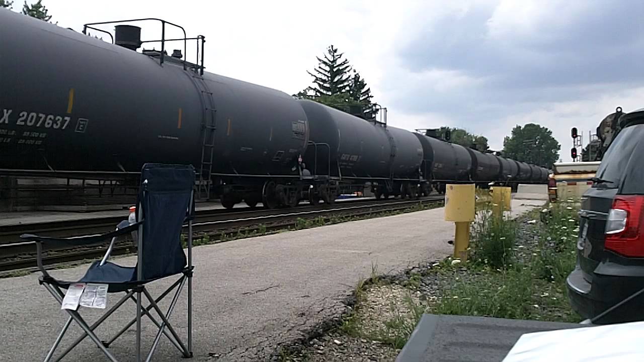 DM&E Leads IC&E thru Fostoria, Ohio