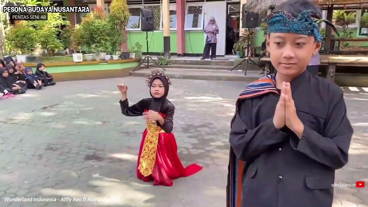 Tari Kreasi Wonderland Indonesia cover Pensi 4B