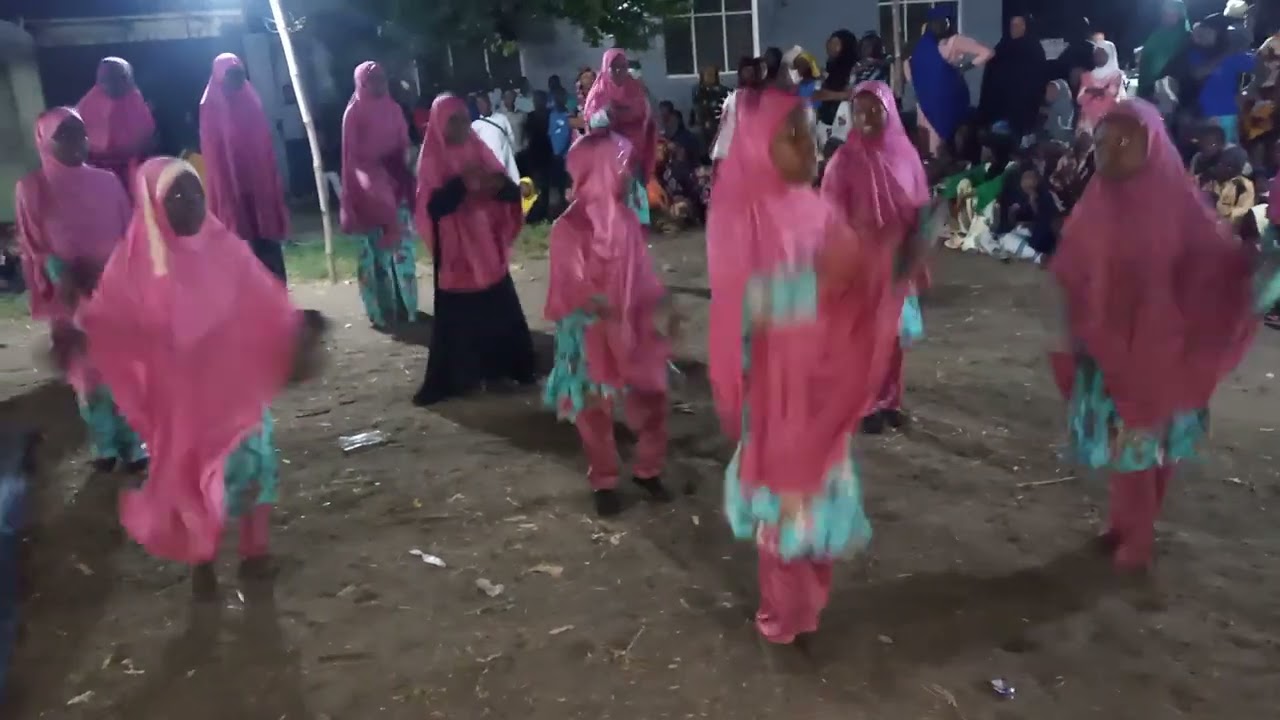 Haijawahi kutokea vijana wa zamuni wakicheza qaswida ya Rahma Tashtiti Alianza Raqiib