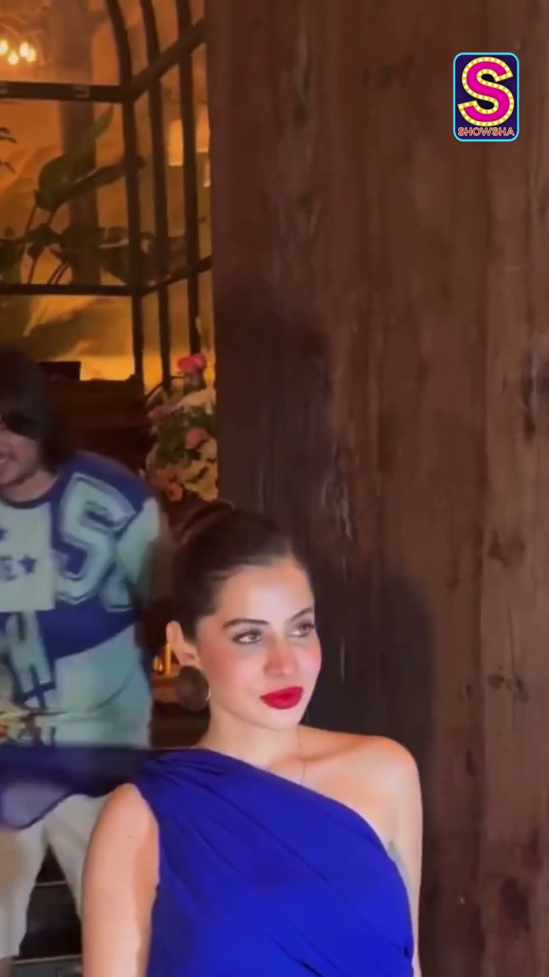 Urfi Javed Is Back With Her New Creation! This Time Its Blue Fan Dress | Bollywood | Fashion | N18S