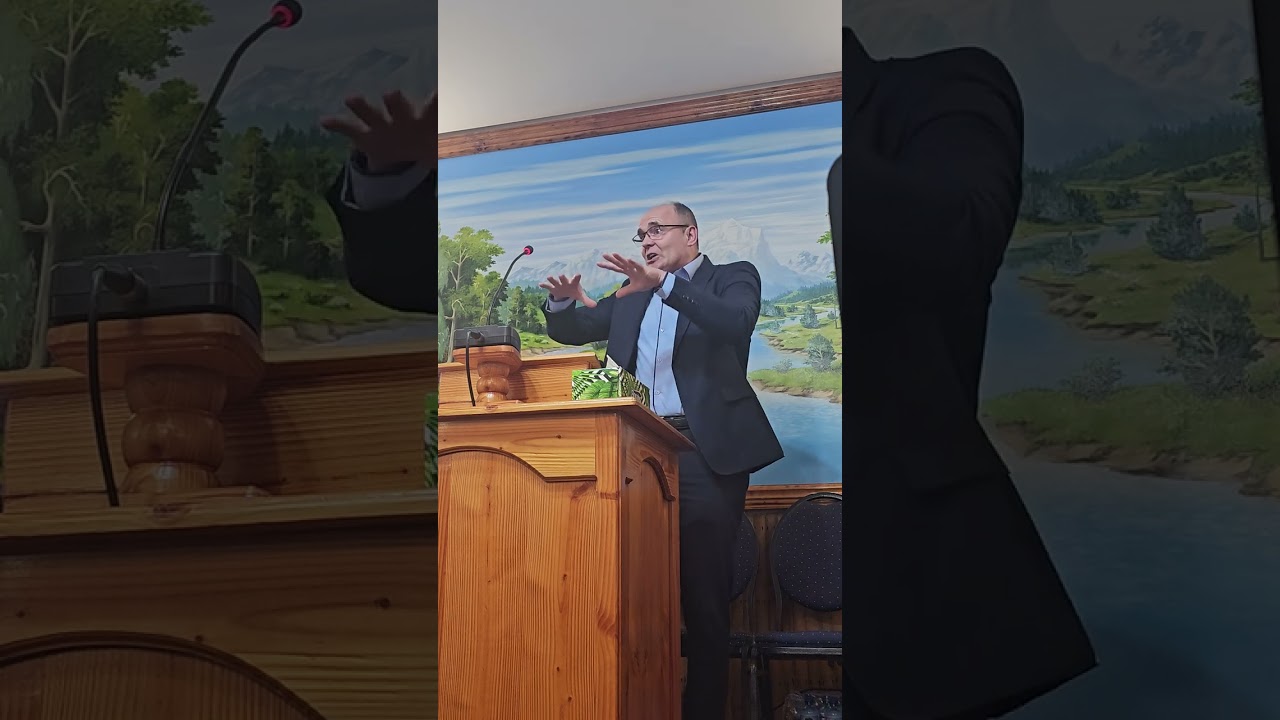 Fratele Marcel Bota predica din Biserica ''Harul'' Trestia