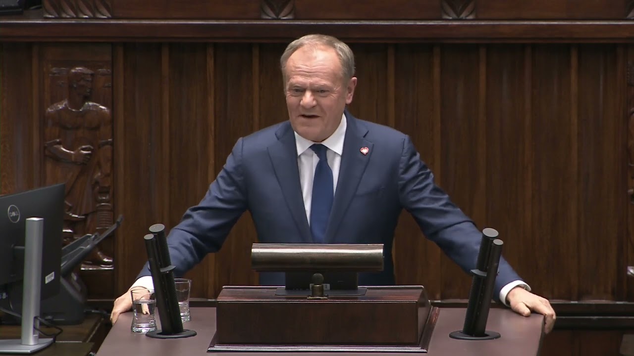 TUSK W AMOKU. Żenujące żarty z Jarosława Kaczyńskiego w Sejmie