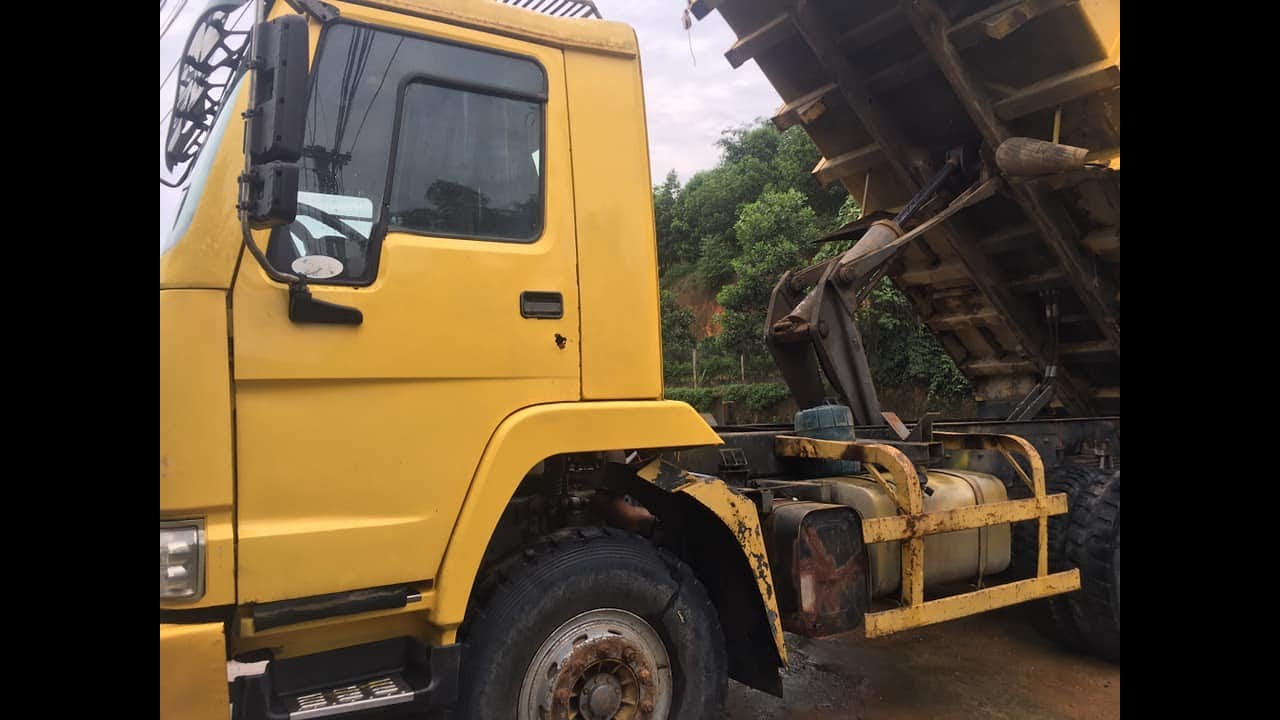 Bán xe tải ben cũ Howo 3 chân 2007 bỏ khám xe tại Tuyên Quang - YouTube