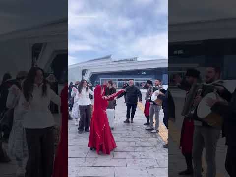 Veliaht Ekibi Kars Ta Kafkas Dansıyla Karşılandı 