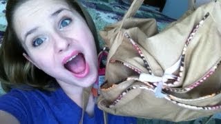 Whats in My purse 2012!