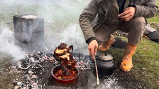 TENEKEDE TAVUK KIZARTMA KÖY TAVUĞU - fried chicken in a tin can #ferhatkaya #dağlar #köy 