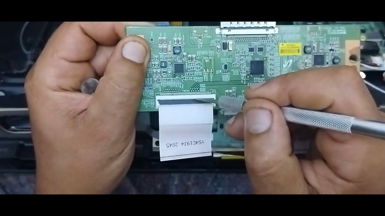 168  DES TRAITS VERTICAL PANNE IMAGE HITACHI SMART TV.