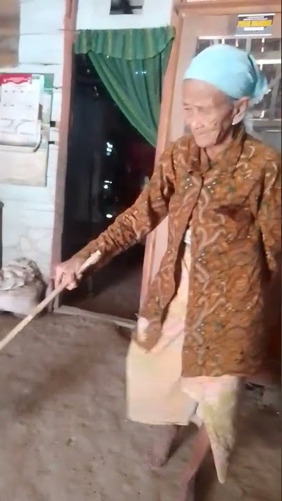 nenek tinggal di rumah sendirian !! pinggir hutan #shorts #bantu subscribe ya teman teman