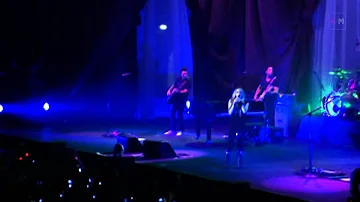 10 - Avril Lavigne - Wish You Were Here - Live in Milano, Italy 11-09-2011 HD www.avril-media.com