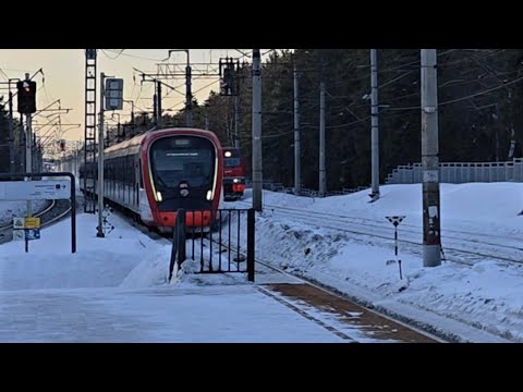 так и не обогнал. ЭГЭ2Тв-008 Иволга и ЭП2К с поездом 120 Москва–Саранск | Есенинская