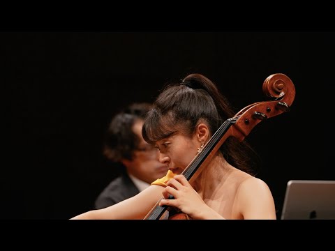 新倉瞳 Hitomi Niikura - YouTube