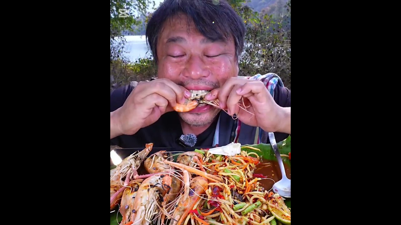 Eating grilled lobster with papaya is very delicious