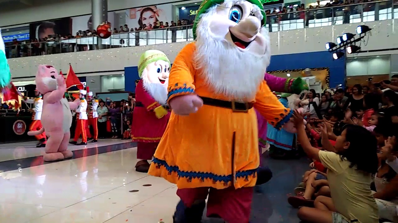 Grand Magical Christmas Parade at SM City San Pablo