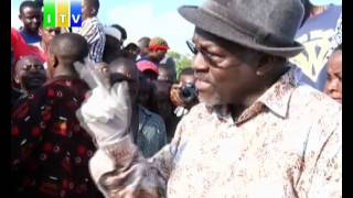 :Rais Dk.Magufuli afanya usafi karibu na lango kuu la baharini la kuingilia Ikulu DSM. :Rais Dk.Magufuli afanya usafi karibu na lango kuu la baharini la kuingilia Ikulu DSM.