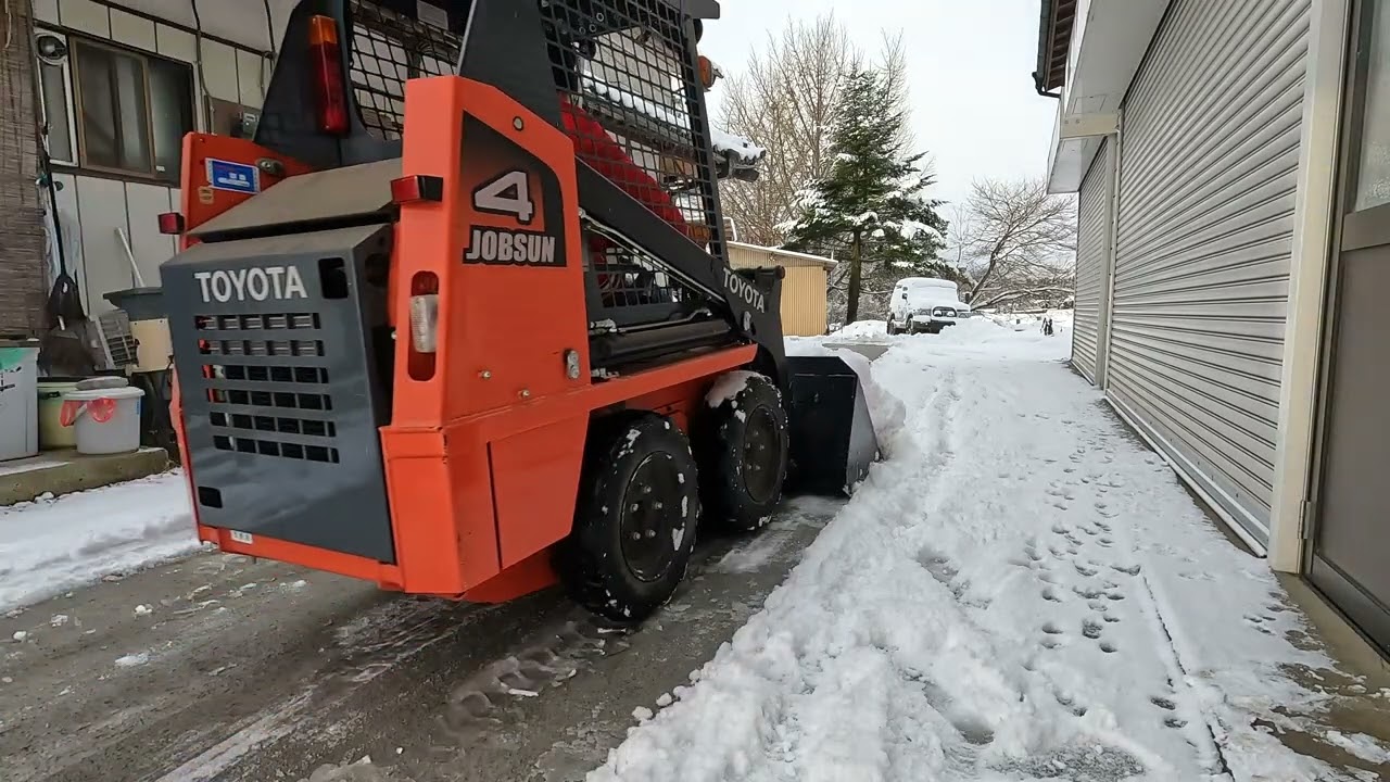 雪かき ジョブサン＆スノープッシャー＆角スコ - YouTube