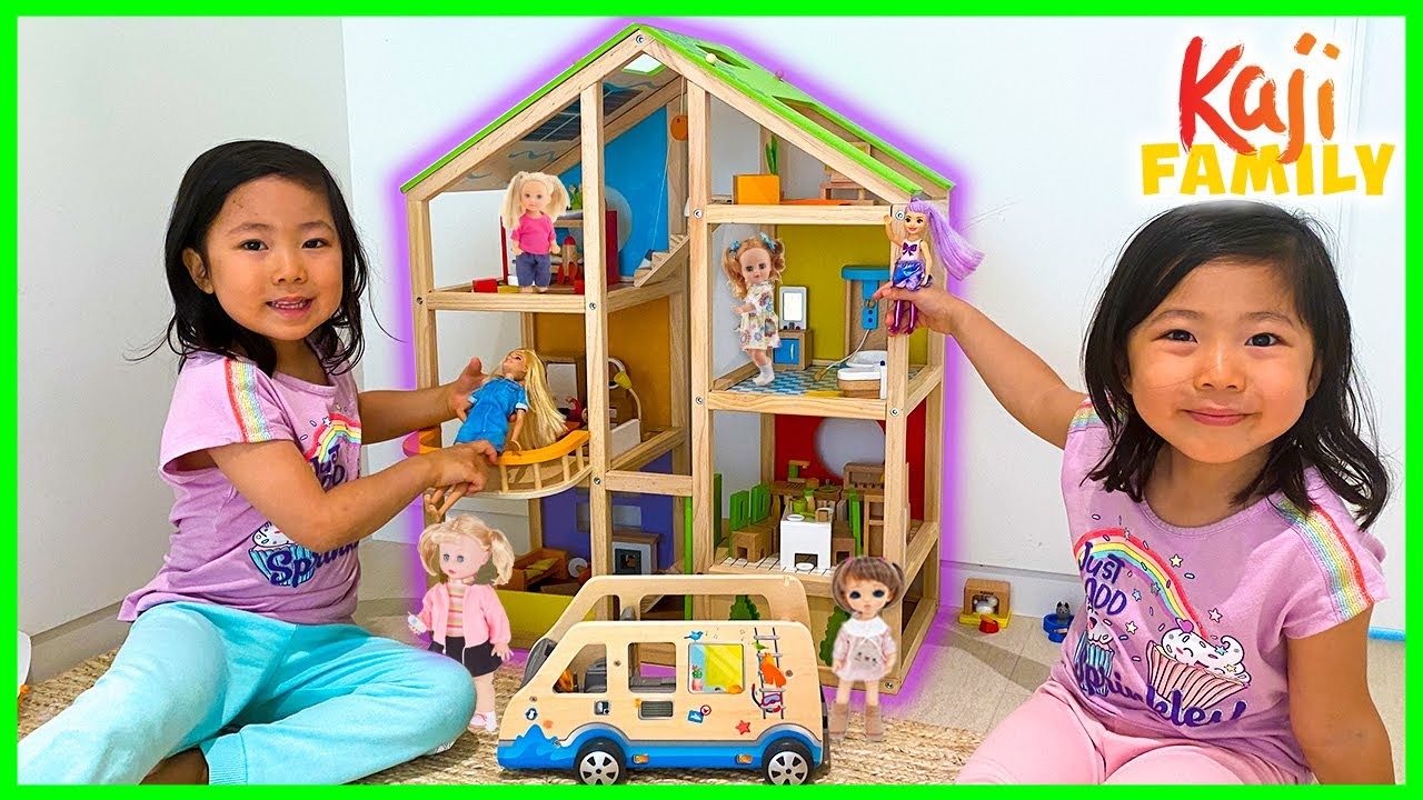 Emma and Kate play with Giant Doll House Story! - YouTube