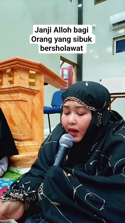 Allohumma Sholli 'alaa sayyidina Muhammad wa 'alaa aalihi wa shohbihi ajma'iin