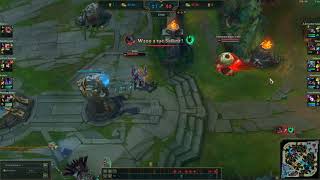 Weird tahm kench bug throws aatrox like a minion