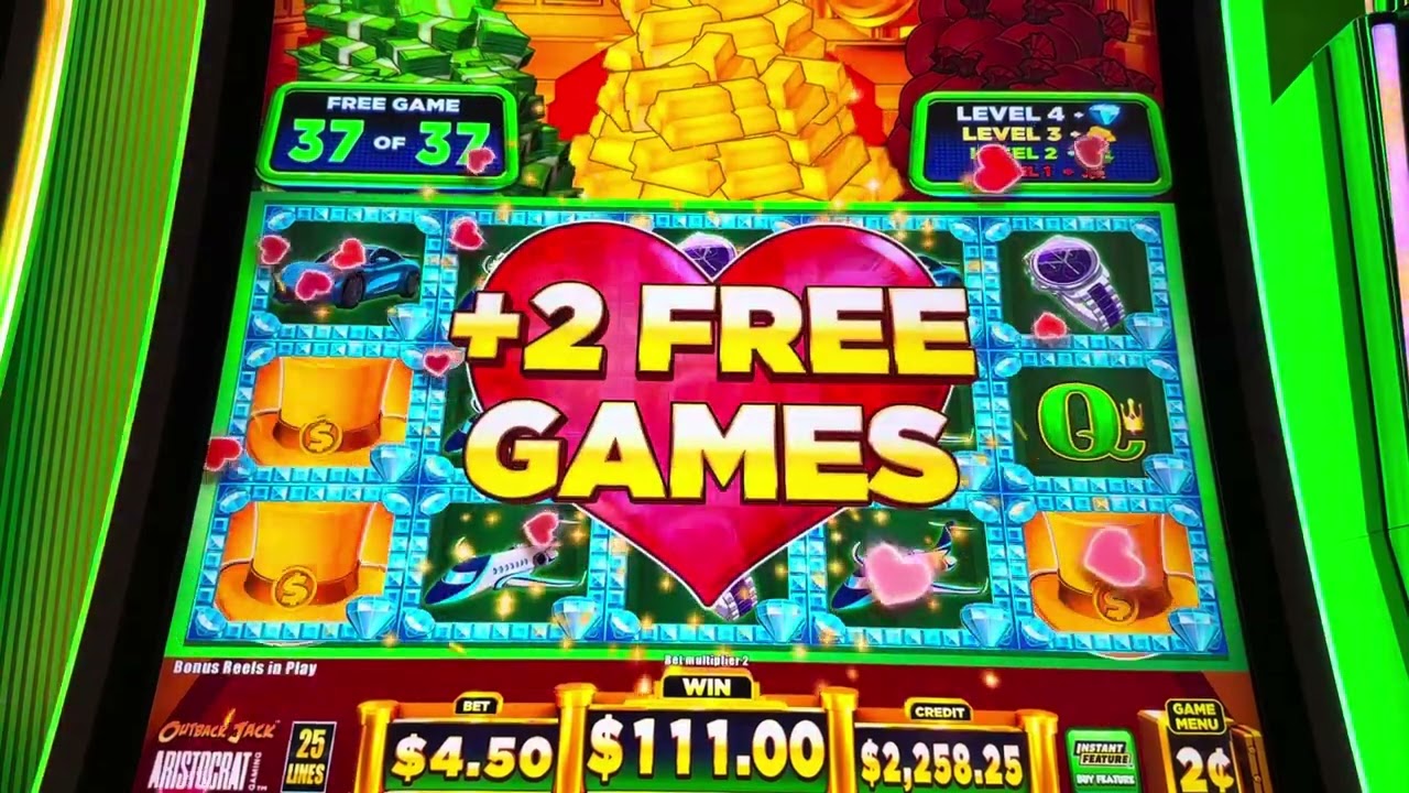 Jackpot on FULL SCREEN DIAMOND VAULTS on new Millioniser Slot Machine 