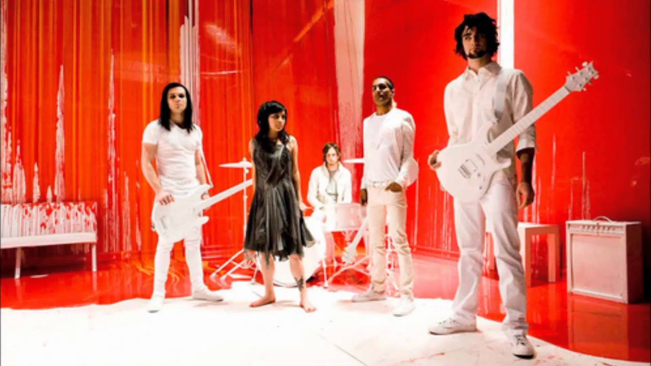 All around me are familiar faces. They all around me. All around me. All around the world. Flyleaf ноты для фортепиано.