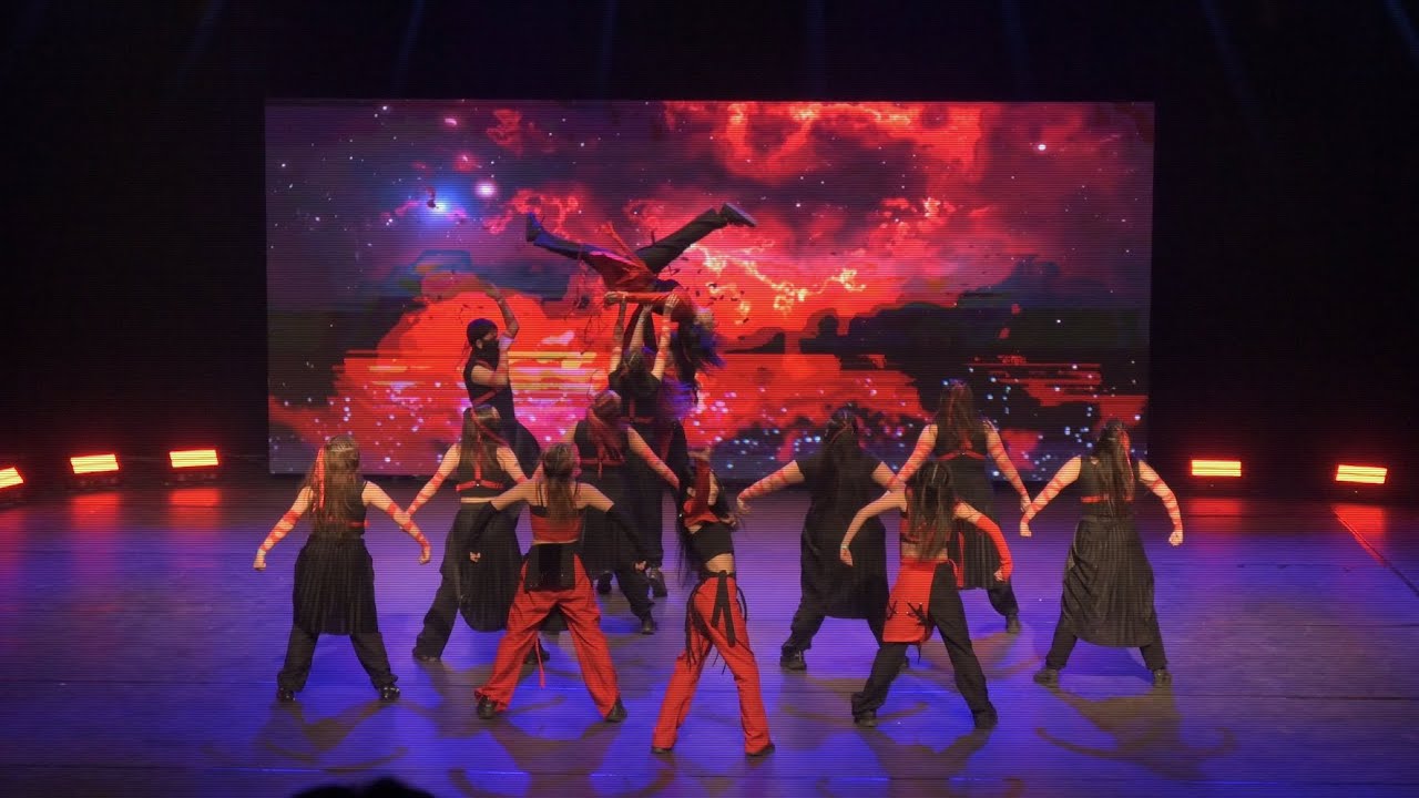 Intro + FIRST + break 에버글로우 EVERGLOW — Bornzy (K-pop World Festival Chile 2025)