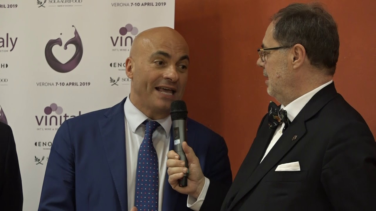 Basilicata al Vinitaly: la medaglia di Cangrande consegnata a Paride Leone