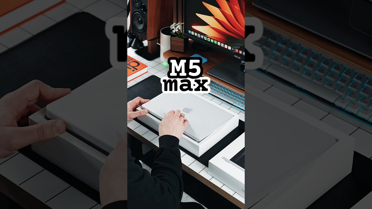 MacBook Pro M5 Max Unboxing | Silver Baseline