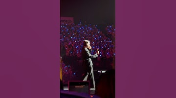 Donghae’s magic rose (side version) #supershow #hongkong #superjunior