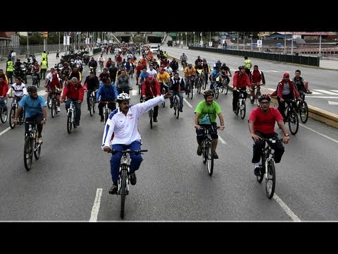 Vea la caída de Nicolás Maduro de la bicicleta